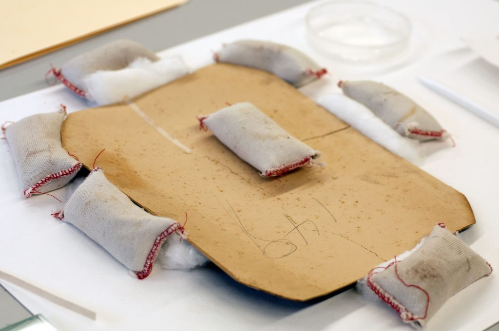 Supporting the curved shape while mending.